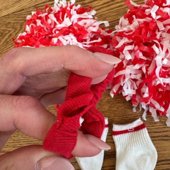 Vintage American girl doll Cheer Pom Poms with Socks and scrunchie - Picture 3 of 3